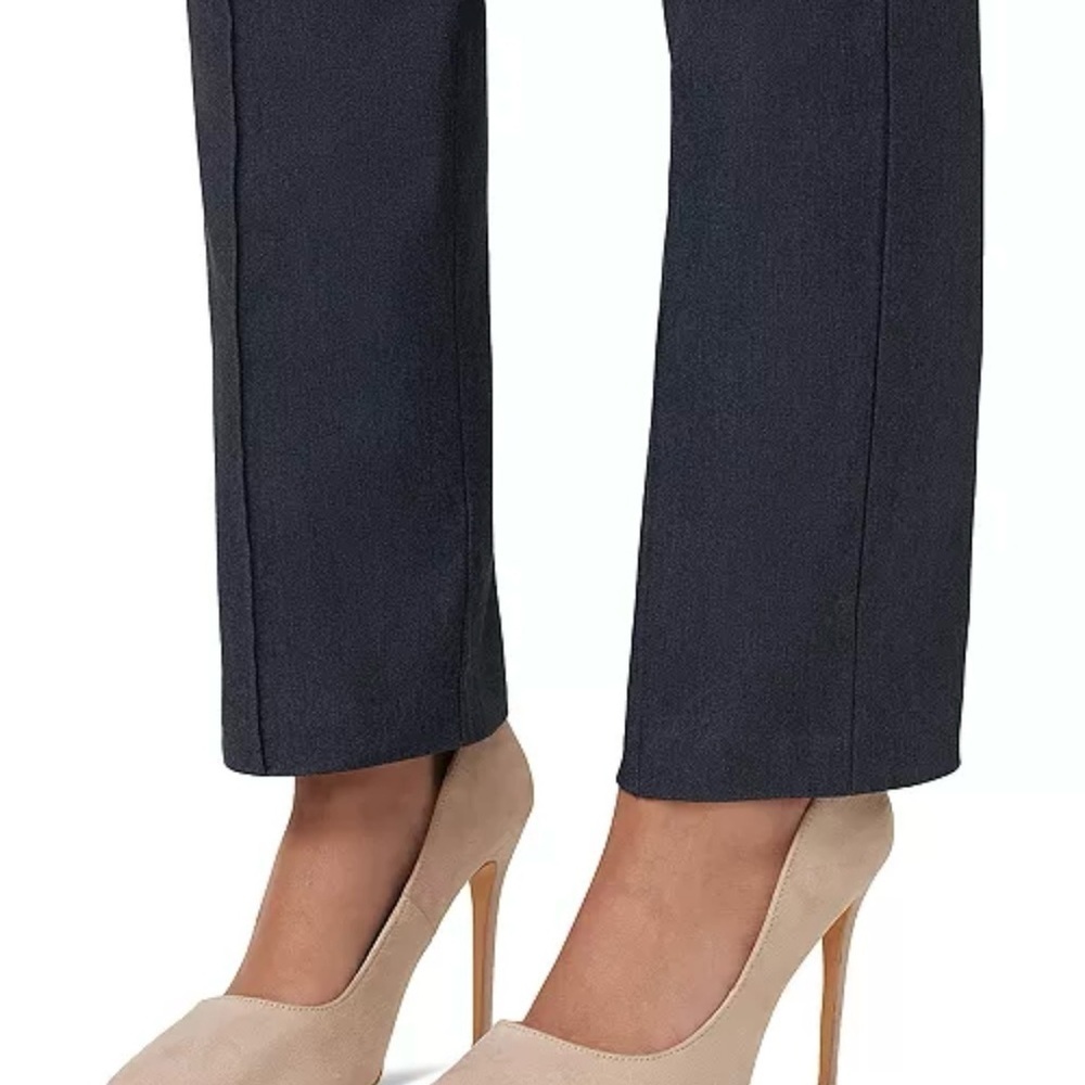 NWT Hue
Women's Pull-On Mid-Rise Denim Leggings Large - Picture 6 of 6